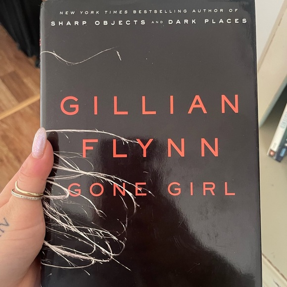 Gone Girl - Picture 1 of 2